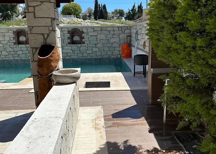 Villa Detached House With Pool In Alacati Çeşme