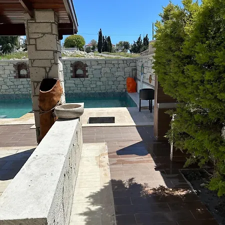 Vila Detached House With Pool In Alacati Çeşme
