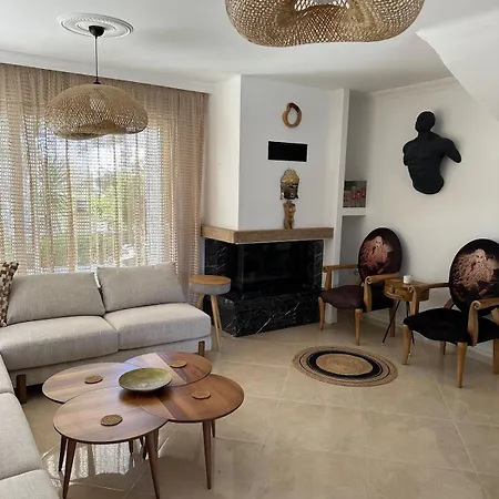 Villa Detached House With Pool In Alacati *