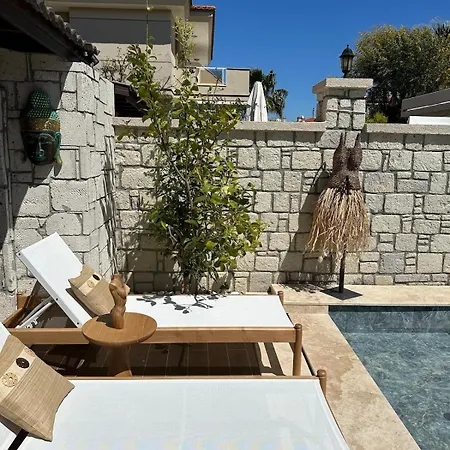 Detached House With Pool In Alacati Çeşme