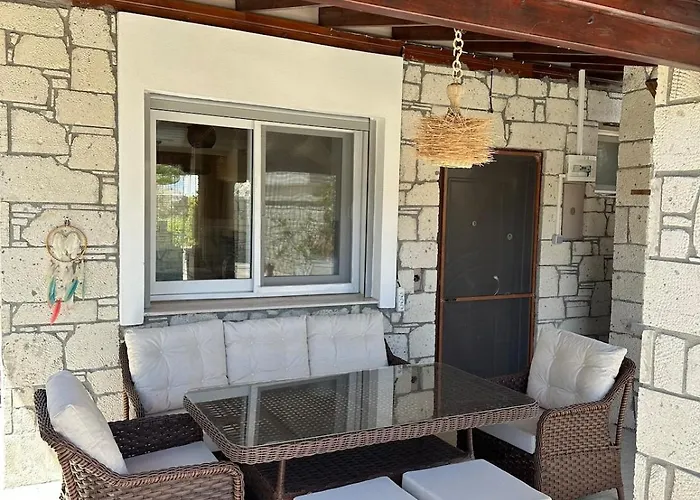 Villa Detached House With Pool In Alaçatı