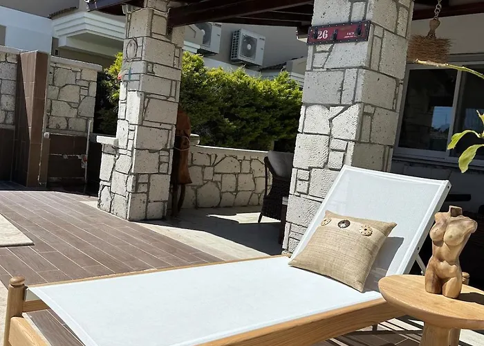 Detached House With Pool In Alaçatı