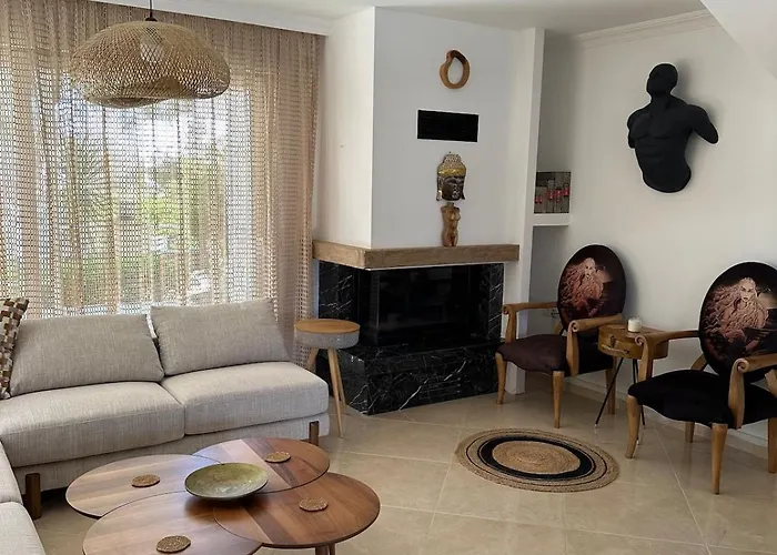 Villa Detached House With Pool In Alaçatı *