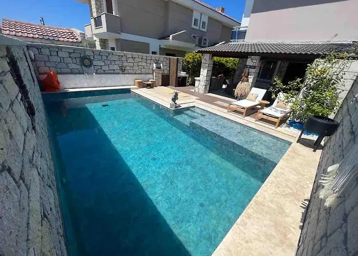 Detached House With Pool In Alacati *