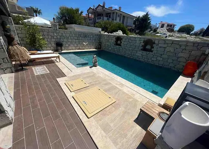 Detached House With Pool In Alaçatı Çeşme