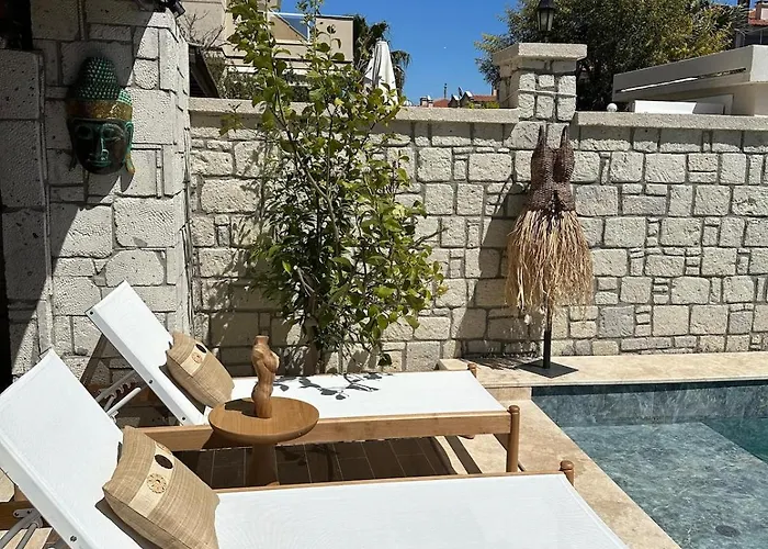 Detached House With Pool In Alaçatı Villa Çeşme