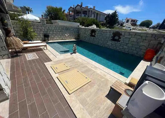 Detached House With Pool In Alaçatı Villa